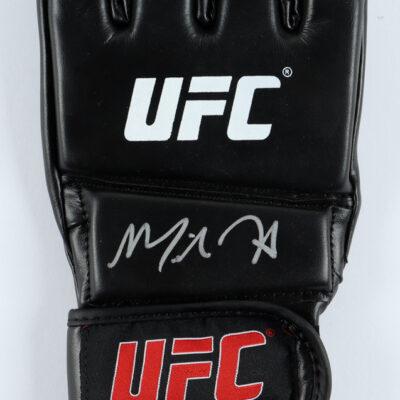 Miesha Tate aláírt kesztyű (UFC)
