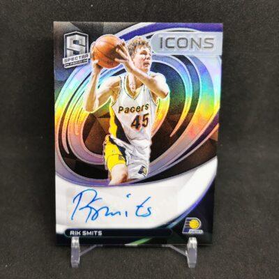 2021-22 Panini Spectra Icons Autographs #28 Rik Smits /99 kosaras kártya