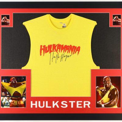 Hulk Hogan aláírt Hulkamania póló (keretezett)