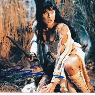 Lucy Lawless 8X10 aláírt fotó (Xena)