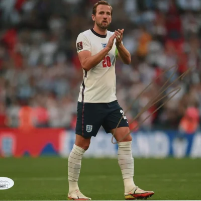 Harry Kane 8X10 aláírt fotó (Anglia)