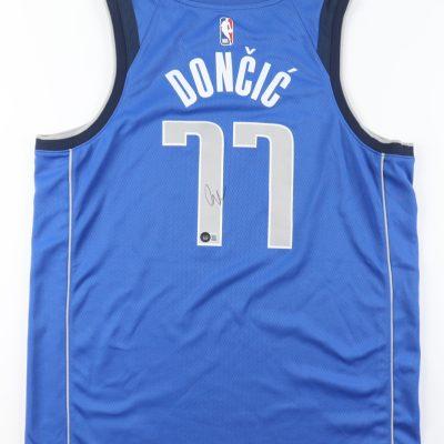 Luka Doncic aláírt Nike kosármez kék (Mavericks)