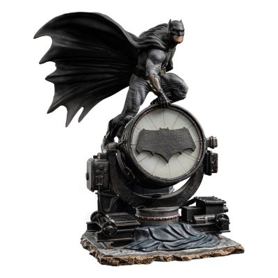Zack Snyder's Justice League Deluxe Art Scale Szobor 1/10 Batman on Batsignal 28 cm