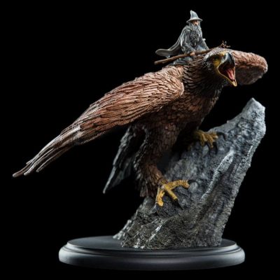 Lord of the Rings Szobor Gandalf on Gwaihir 15 cm