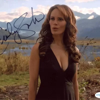 Emily Swallow aláírt 8X10 fotó Supernatural (Odaát - Amara)