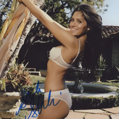 Sarah Shahi aláírt 8X10 fotó (Glamour)
