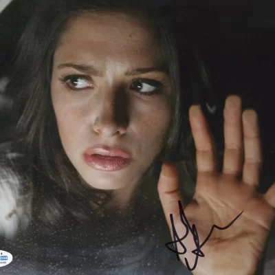 Sarah Shahi aláírt 8X10 fotó Supernatural (Odaát - Meg Masters)